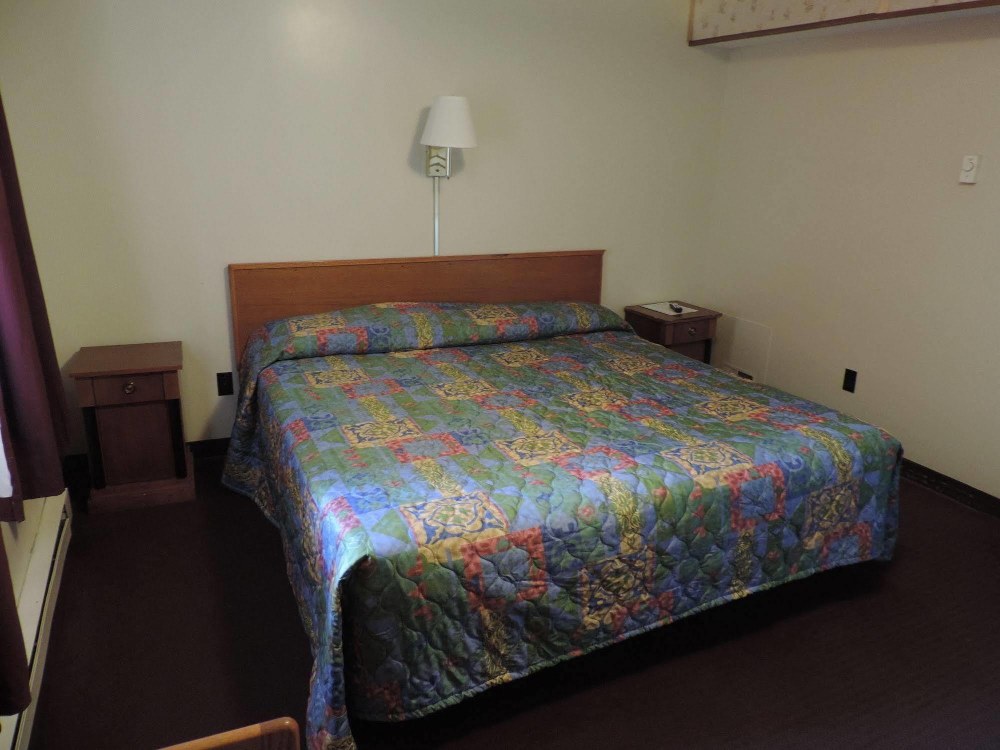 North Country American Inn Kalkaska Extérieur photo
